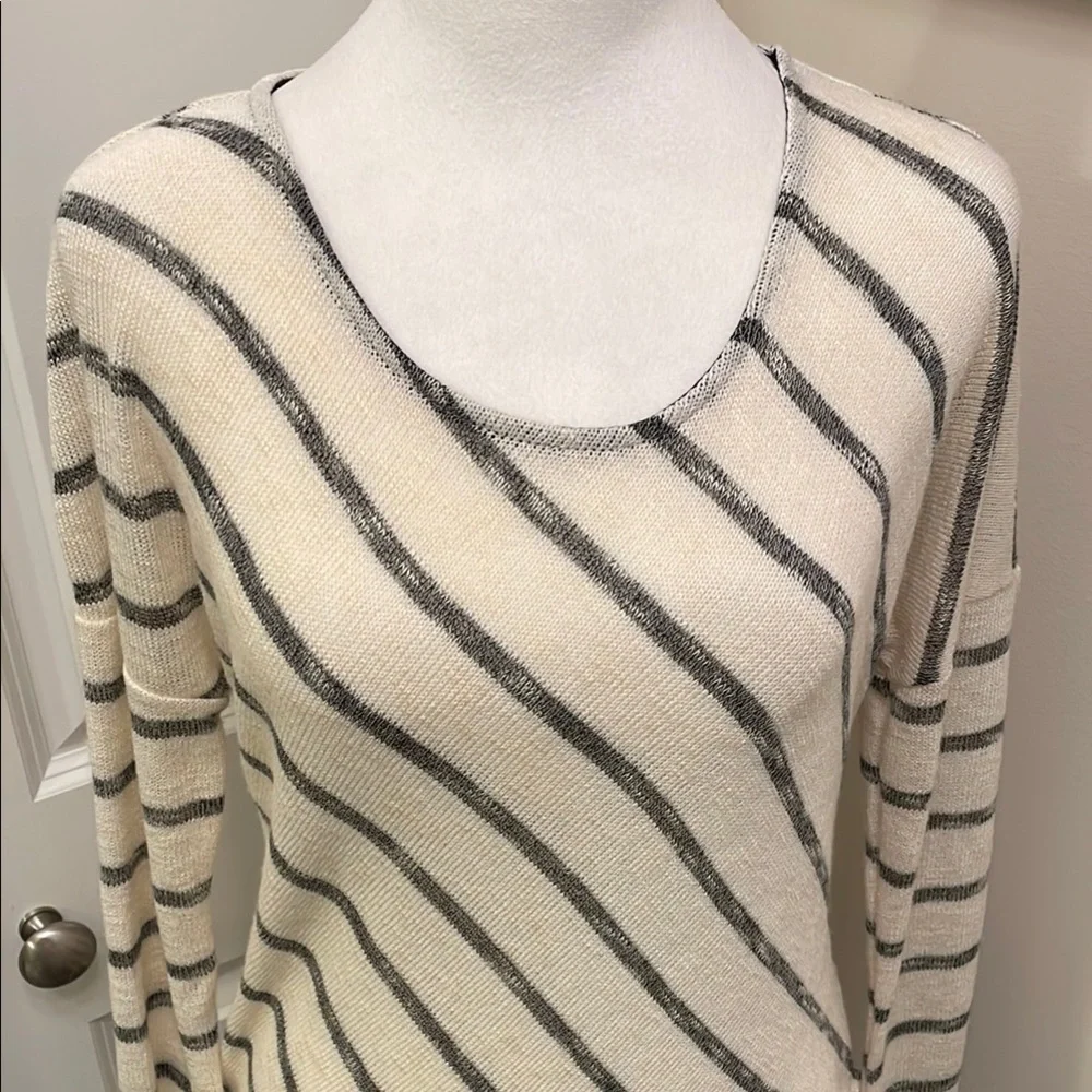 Bar III Stripped pullover scoop neck sweater Crean & Gray, long sleeve NWT